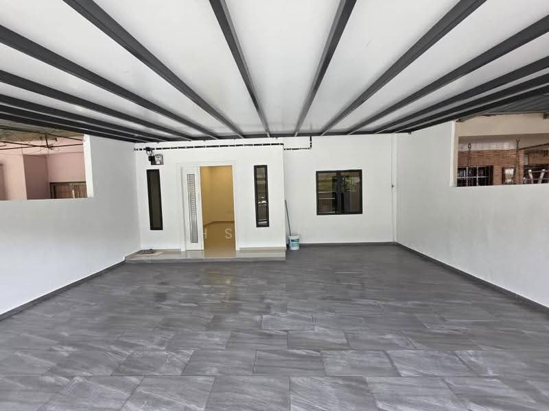 1-storey Terraced House for Sale in Taman Melawis (Klang) - HS Ong - Car Porch - PropertyGuru.com.my
