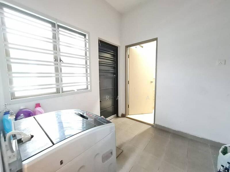 Untuk Dijual - Kempas Utama