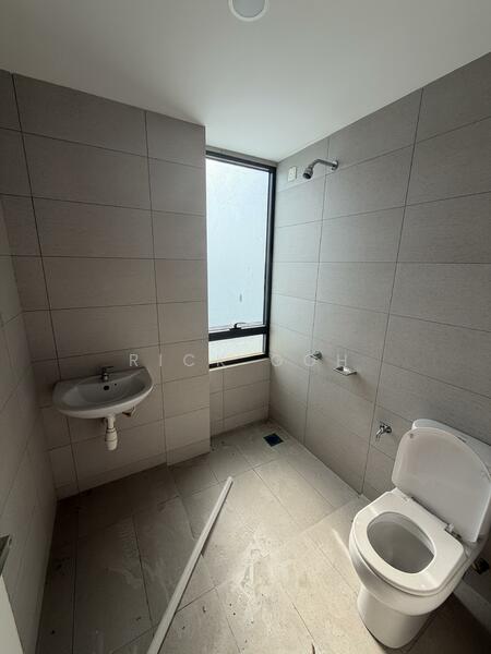 Service Residence for Sale at Woodsbury Suites - Rick Goh - Bathroom - PropertyGuru.com.my