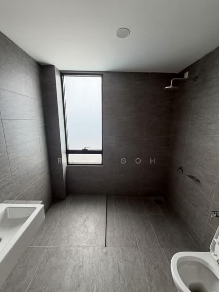 Servis Apartment untuk Dijual di Woodsbury Suites - Rick Goh - Bathroom - PropertyGuru.com.my