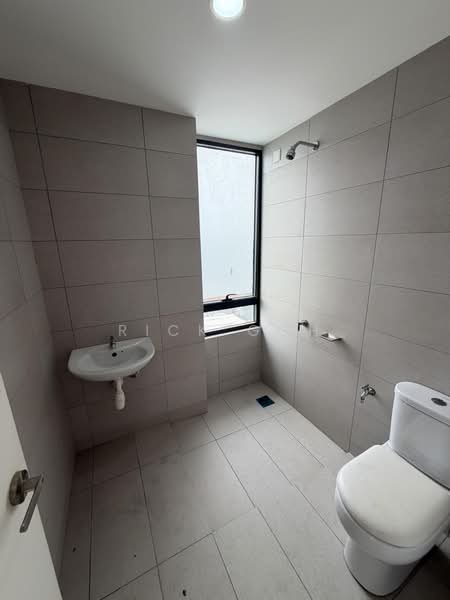 Servis Apartment untuk Dijual di Woodsbury Suites - Rick Goh - Bathroom - PropertyGuru.com.my