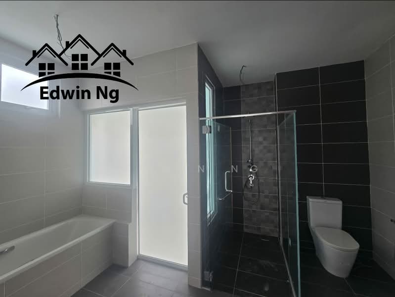 Rumah Berkembar untuk Dijual di Sungai Ara (Penang) - Edwin Ng - Bathroom - PropertyGuru.com.my