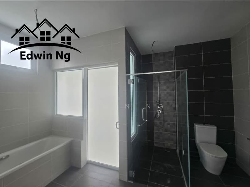 Rumah Berkembar untuk Dijual di Sungai Ara (Penang) - Edwin Ng - Bathroom - PropertyGuru.com.my