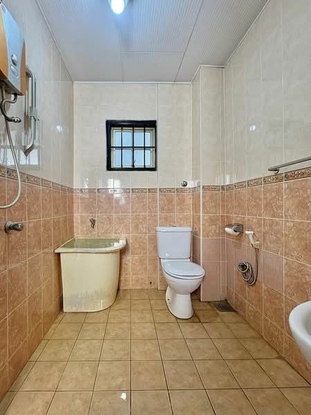 Semi-Detached House for Sale in Jalan Klang Lama (Old Klang Road) (Kuala Lumpur) - Ivan Tan - Bathroom - PropertyGuru.com.my