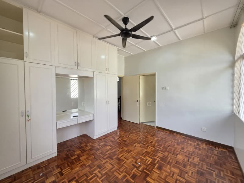 Bungalow House for Sale in Taman U Thant (Ampang) - Frank Low - Bedroom - PropertyGuru.com.my