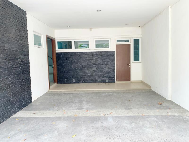 Bukit Jelutong 3-Storey Superlink House untuk Untuk Dijual - RM 2,200,000, Apr 2026 - Entrance - PropertyGuru.com.my