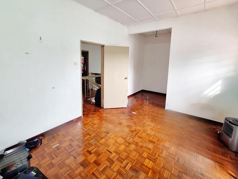 2-storey Terraced House for Sale in Taman Puncak Jalil (Seri Kembangan) - Ian Fan - Living Room - PropertyGuru.com.my