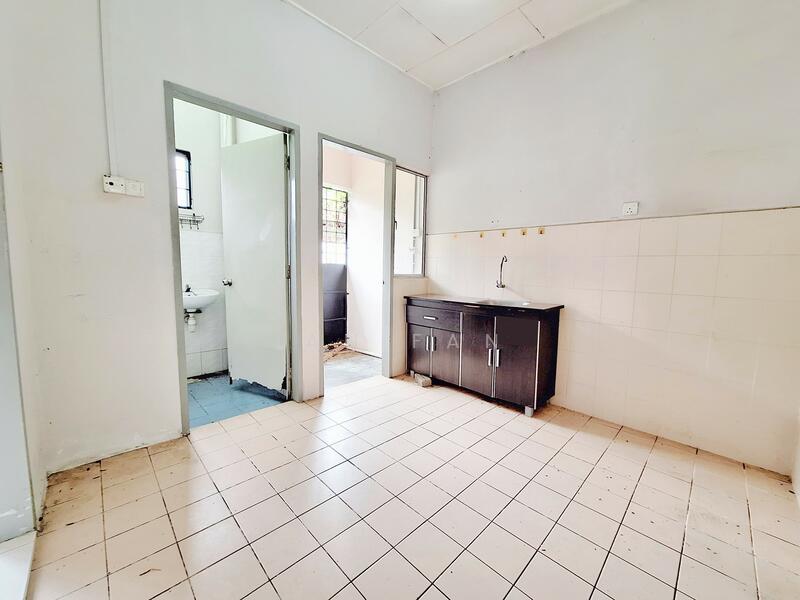 PUJ 9, Puncak Jalil - 20 x 70, 1-Storey, Facing East untuk Untuk Dijual - RM 465,000, Apr 2026 - Kitchen - PropertyGuru.com.my