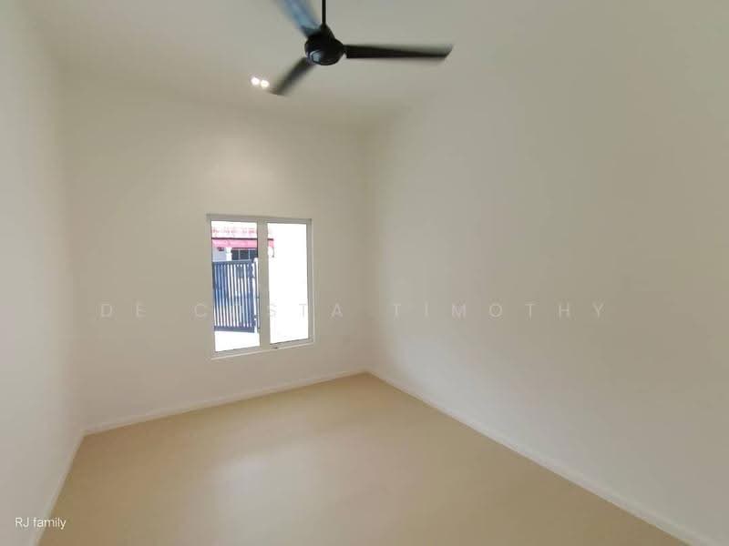 1-storey Terraced House for Sale in Taman Bukit Senjuang (Melaka City) - De Costa Timothy - Bedroom - PropertyGuru.com.my