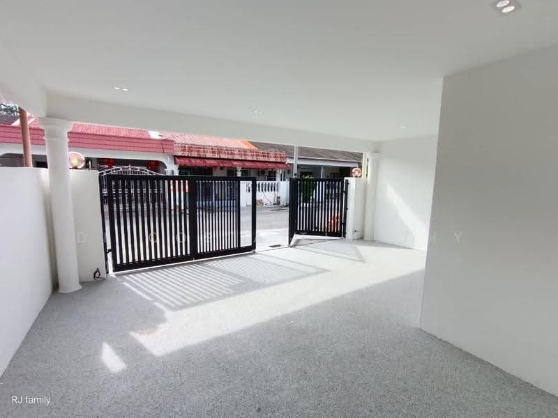 1-storey Terraced House for Sale in Taman Bukit Senjuang (Melaka City) - De Costa Timothy - Exterior - PropertyGuru.com.my
