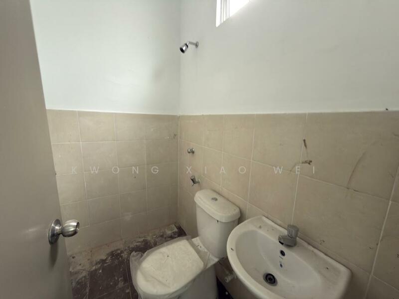 3-storey Terraced House for Sale in Taman Kundang Jaya (Rawang) - Kwong Xiao Wei - Bathroom - PropertyGuru.com.my