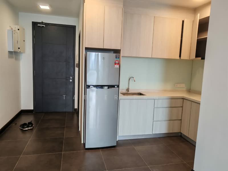 Servis Apartment untuk Disewa di V Residence 2 @ Sunway Velocity - Tabber Tan - Kitchen - PropertyGuru.com.my
