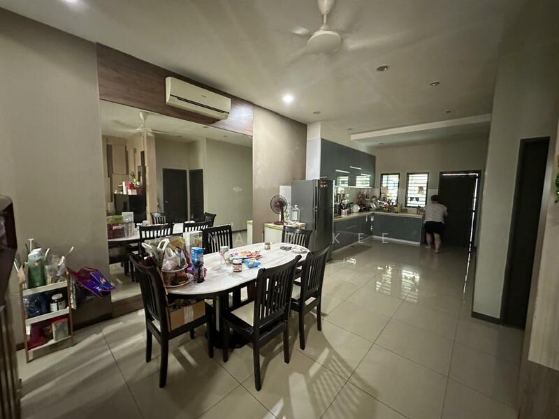 3-storey Terraced House for Sale in Bandar Bayan Bahru (Bayan Lepas) - Ronald Kee - Dining Room - PropertyGuru.com.my