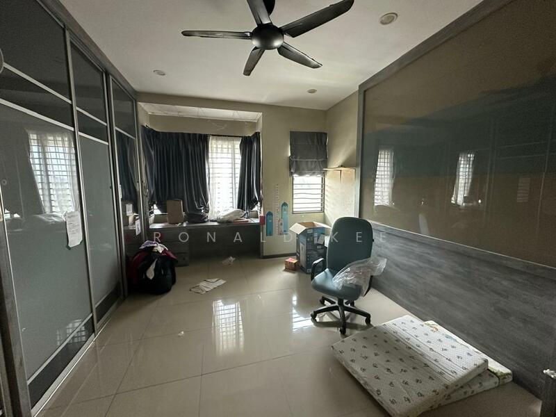 3-storey Terraced House for Sale in Bandar Bayan Bahru (Bayan Lepas) - Ronald Kee - Bedroom - PropertyGuru.com.my