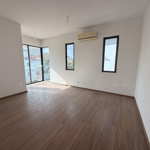 Semi-Detached House for Sale in Taman Bukit Serdang (Seri Kembangan) - Tey Siew Zing - Living Room - PropertyGuru.com.my