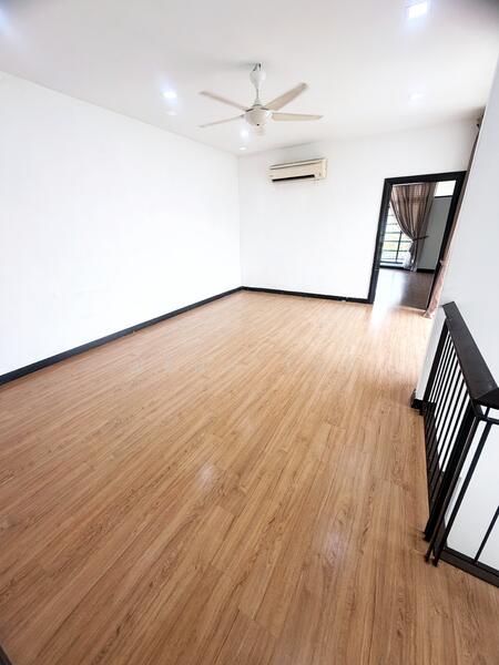 2-storey Terraced House for Sale in Laman Glenmarie (Shah Alam) - Weng Tan - Living Room - PropertyGuru.com.my
