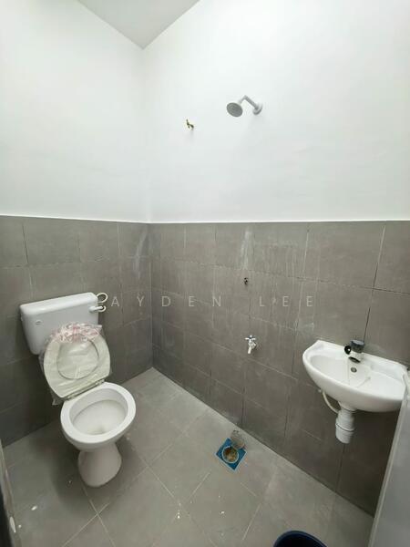 Untuk Disewa - Newly Renovated 3 unit In 1 Corner House Kg Pendamar Teluk Gedung Indah Portklang