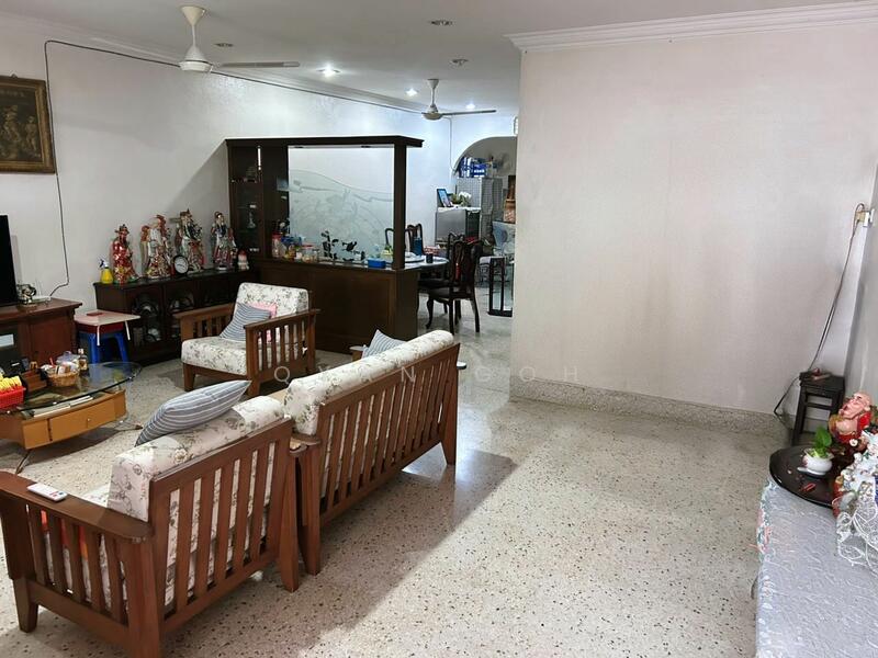 Terraced House for Sale in Island Glades (Jelutong) - Qyan Goh - Living Room - PropertyGuru.com.my