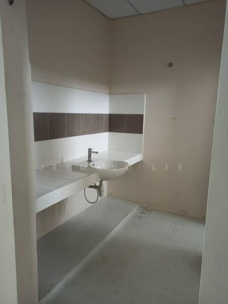 Kedai untuk Disewa di Taman Dato Onn (Johor Bahru) - Jesmond Lee - Bathroom - PropertyGuru.com.my