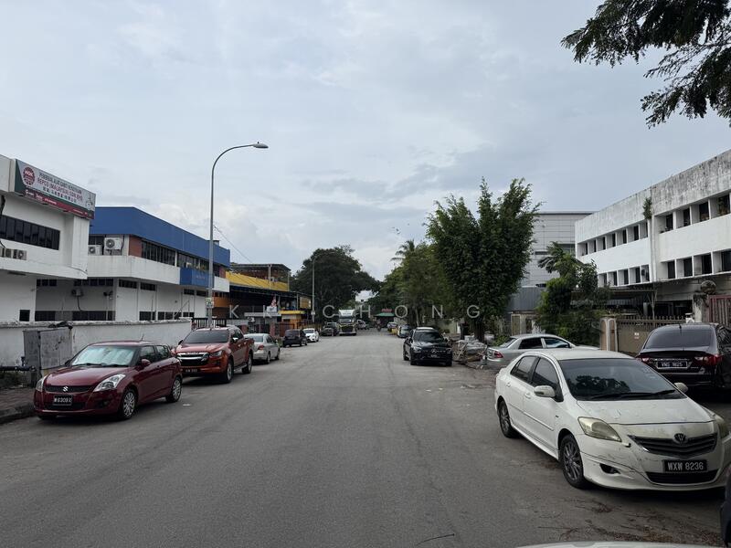 Untuk Disewa - Maluri Factory