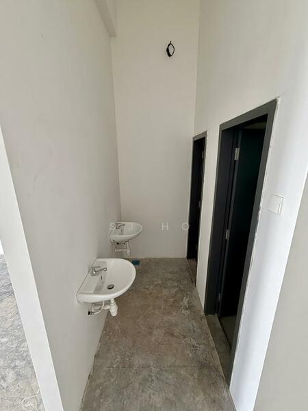 Aston Acacia Commercial - Washroom Area