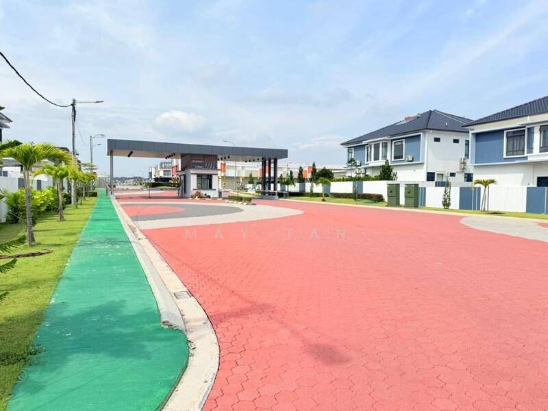 Rumah Berkembar untuk Dijual di Taman Kluang Perdana (Kluang) - May Tan - Exterior - PropertyGuru.com.my