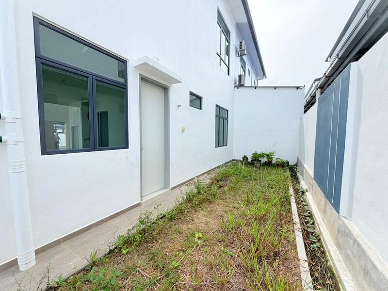 Rumah Berkembar untuk Dijual di Taman Kluang Perdana (Kluang) - May Tan - Exterior - PropertyGuru.com.my