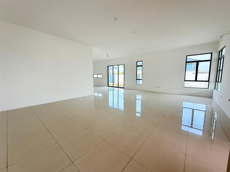 Rumah Berkembar untuk Dijual di Taman Kluang Perdana (Kluang) - May Tan - Living Room - PropertyGuru.com.my