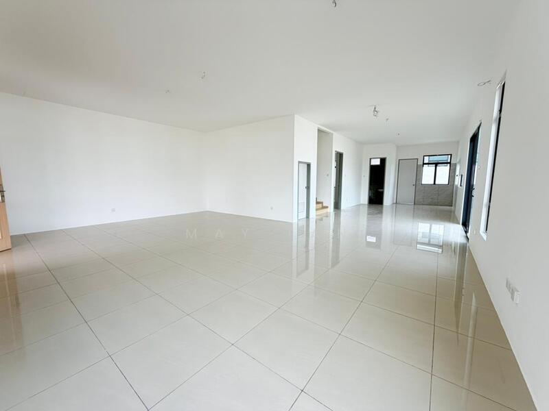 Rumah Berkembar untuk Dijual di Taman Kluang Perdana (Kluang) - May Tan - Living Room - PropertyGuru.com.my