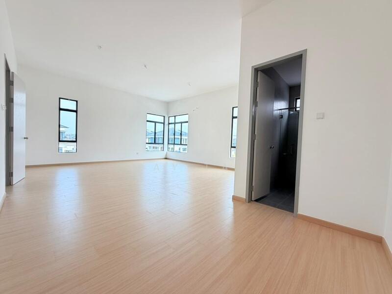 Rumah Berkembar untuk Dijual di Taman Kluang Perdana (Kluang) - May Tan - Living Room - PropertyGuru.com.my