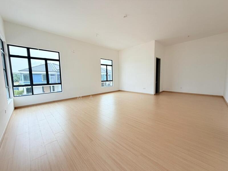 Rumah Berkembar untuk Dijual di Taman Kluang Perdana (Kluang) - May Tan - Living Room - PropertyGuru.com.my
