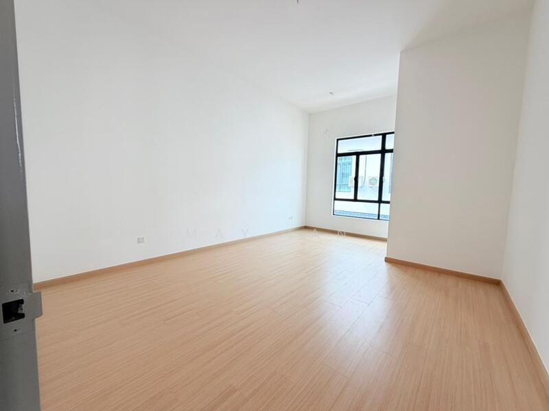 Rumah Berkembar untuk Dijual di Taman Kluang Perdana (Kluang) - May Tan - Living Room - PropertyGuru.com.my