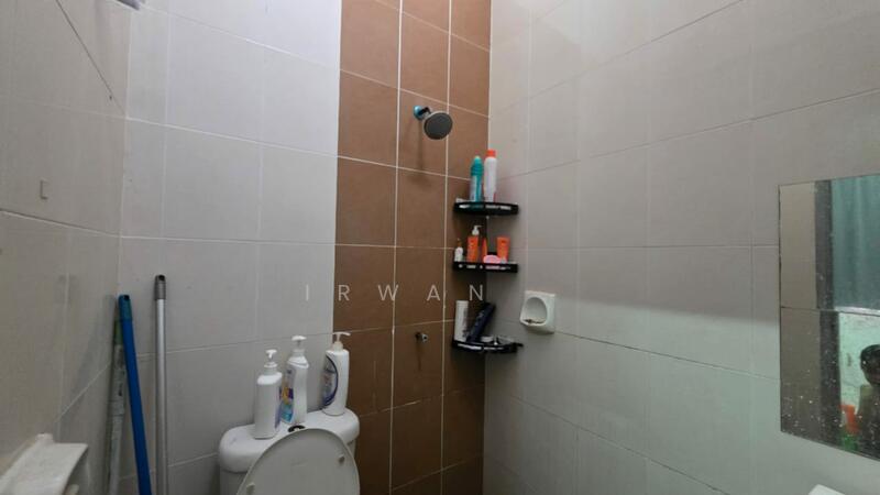 Semi-Detached House for Sale in Bandar Saujana Putra (Tanjong Duabelas) - Irwan Affandi - Bathroom - PropertyGuru.com.my