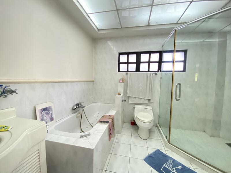 Bathroom Masterbedroom