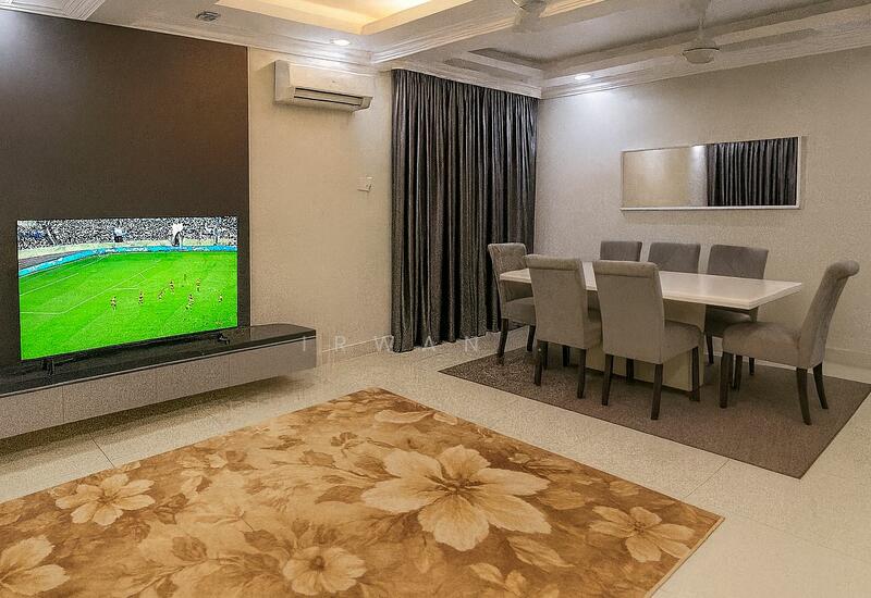 Semi-Detached House for Sale in Bandar Saujana Putra (Tanjong Duabelas) - Irwan Affandi - Living Room - PropertyGuru.com.my
