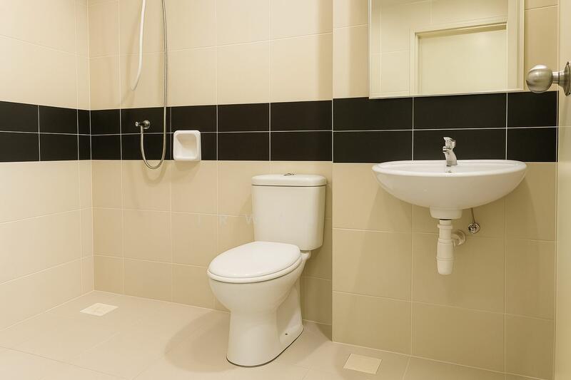 Semi-Detached House for Sale in Bandar Saujana Putra (Tanjong Duabelas) - Irwan Affandi - Bathroom - PropertyGuru.com.my