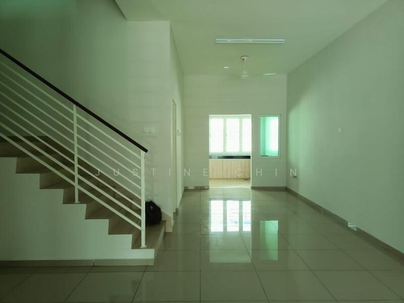 Rumah Teres 2 Tingkat untuk Dijual di Bandar Seri Botani (Simpang Pulai) - Justine Chin - Living Room - PropertyGuru.com.my