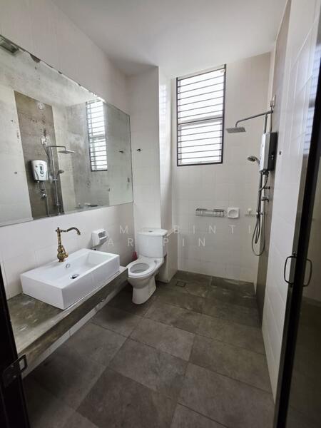 Rumah Teres 2 Tingkat untuk Dijual di Ampang (Selangor) - Salmi Binti Aripin - Bathroom - PropertyGuru.com.my