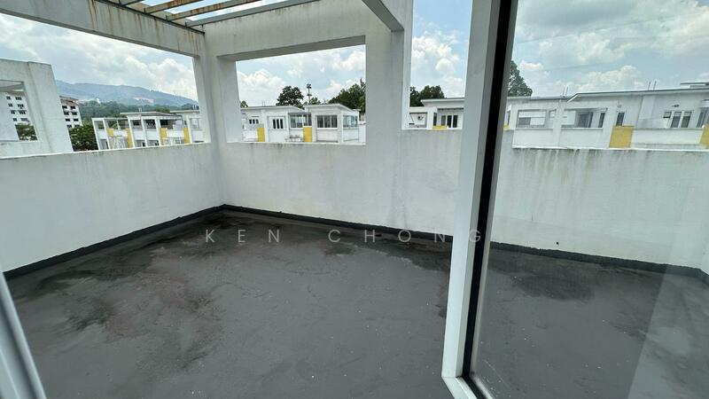 Rumah Teres 3-Tingkat untuk Dijual di Rawang (Selangor) - Ken Chong - Balcony - PropertyGuru.com.my