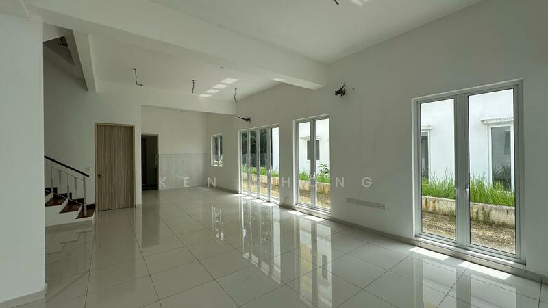 Rumah Teres 3-Tingkat untuk Dijual di Rawang (Selangor) - Ken Chong - Living Room - PropertyGuru.com.my