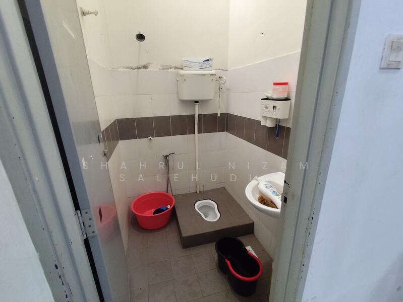 1-storey Terraced House for Sale in Telok Panglima Garang (Jenjarom) - Shahrul Nizam Salehudin - Bathroom - PropertyGuru.com.my