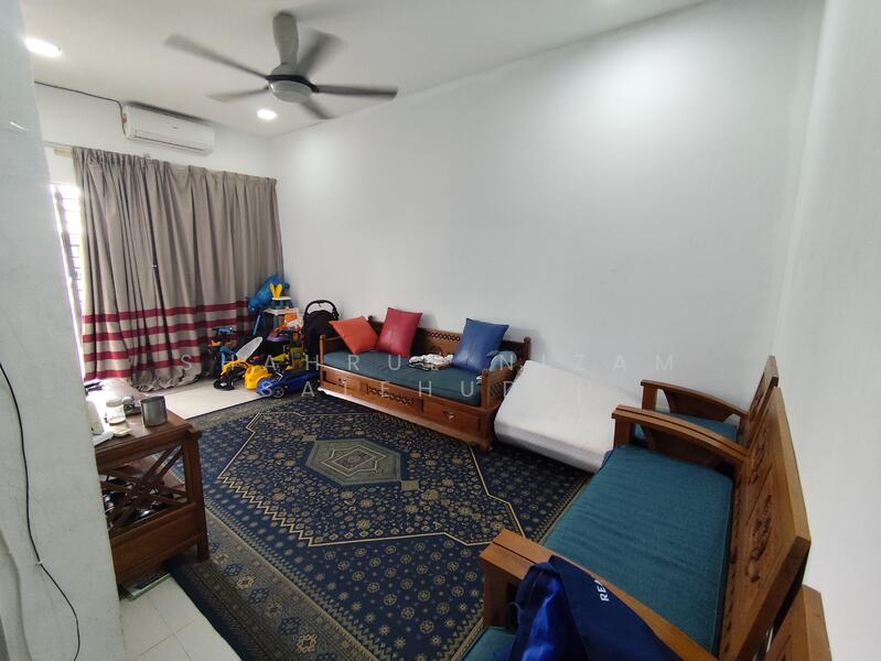 1-storey Terraced House for Sale in Telok Panglima Garang (Jenjarom) - Shahrul Nizam Salehudin - Living Room - PropertyGuru.com.my
