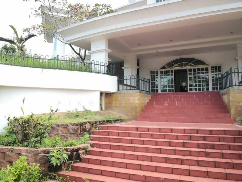 Bungalow for Sale in Petaling Jaya (Selangor) - Ping Han Lai - Entrance - PropertyGuru.com.my