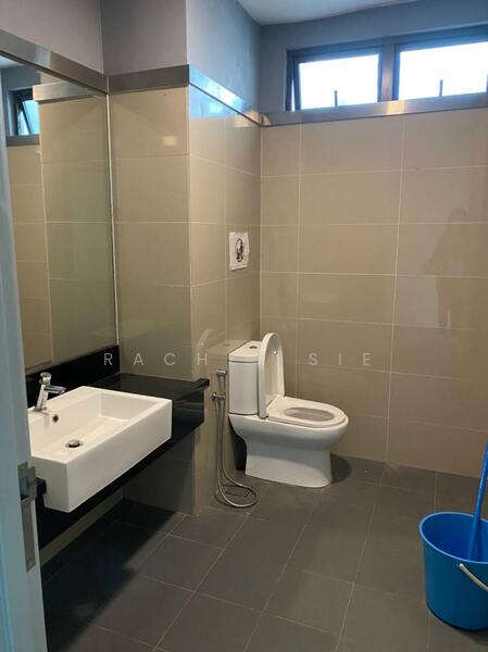 Office for Sale in Seksyen U1 (Glenmarie) - Rachel Sie - Bathroom - PropertyGuru.com.my