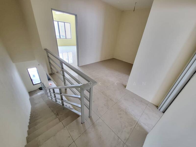 Rumah Teres 2-Tingkat untuk Dijual di Rawang (Selangor) - Kelton Foo - Corridor - PropertyGuru.com.my