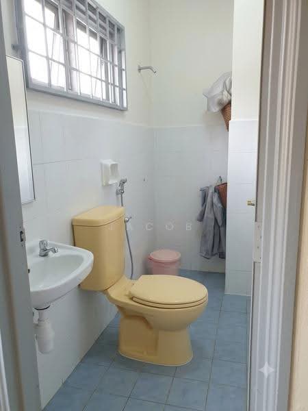 Rumah Teres untuk Disewa di Bandar Saujana Putra (Tanjong Duabelas) - Jacob Simmon - Bathroom - PropertyGuru.com.my