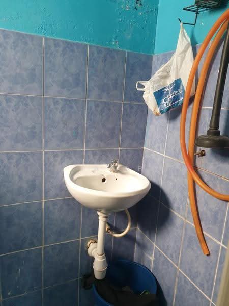 Rumah Teres untuk Disewa di Bandar Saujana Putra (Tanjong Duabelas) - Jacob Simmon - Bathroom - PropertyGuru.com.my