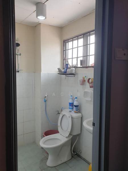 Rumah Teres untuk Disewa di Bandar Saujana Putra (Tanjong Duabelas) - Jacob Simmon - Bathroom - PropertyGuru.com.my
