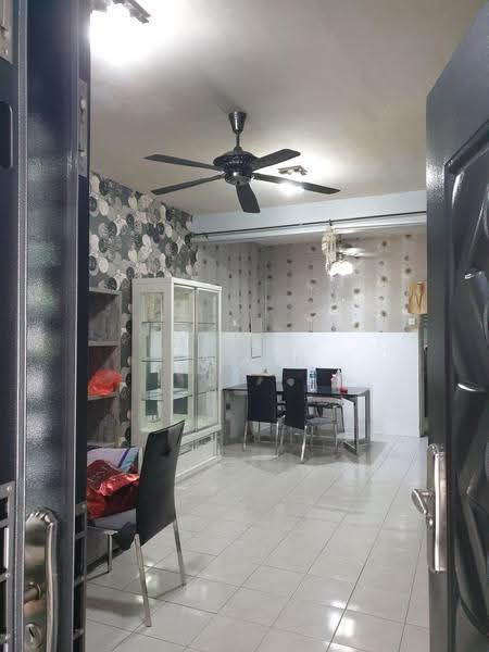 Rumah Teres untuk Disewa di Bandar Saujana Putra (Tanjong Duabelas) - Jacob Simmon - Living Room - PropertyGuru.com.my