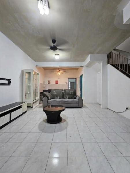 Rumah Teres untuk Disewa di Bandar Saujana Putra (Tanjong Duabelas) - Jacob Simmon - Living Room - PropertyGuru.com.my
